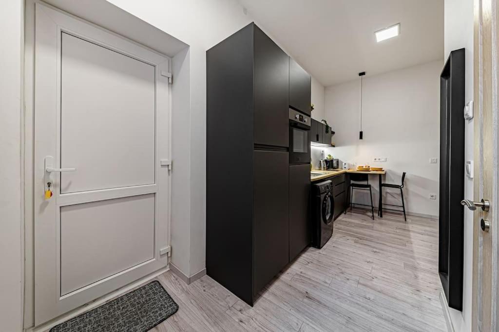 Chic Loft Bp: Industrial Gem Appartement Boedapest Buitenkant foto