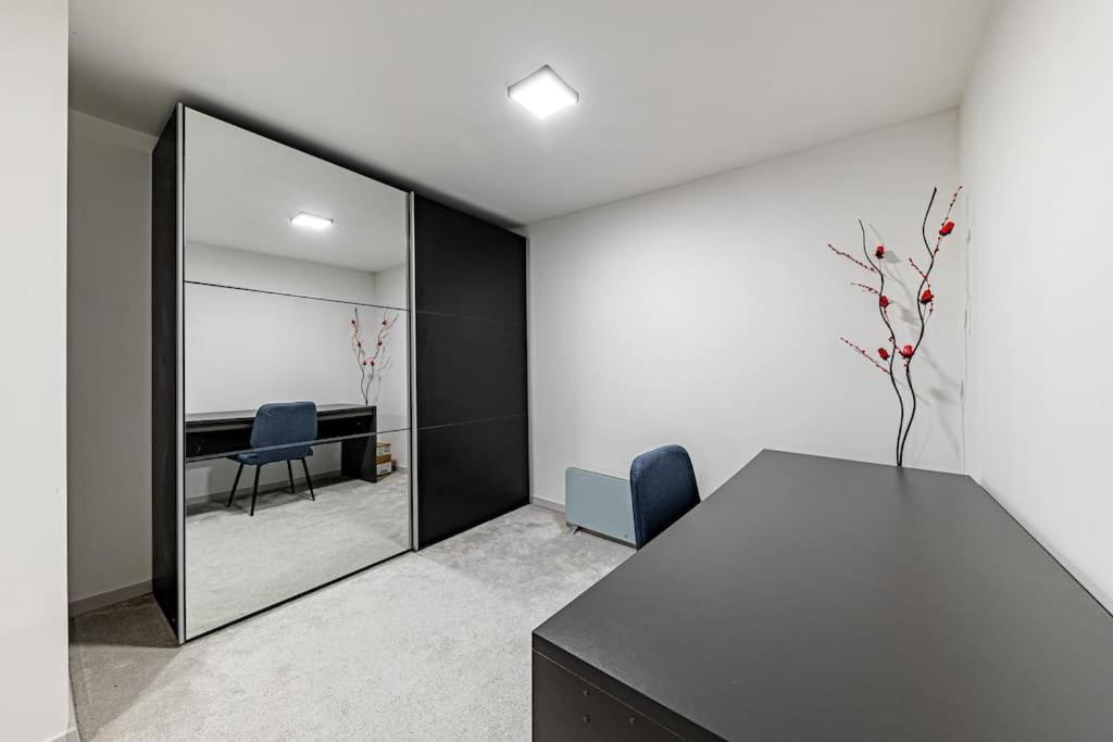 Chic Loft Bp: Industrial Gem Appartement Boedapest Buitenkant foto